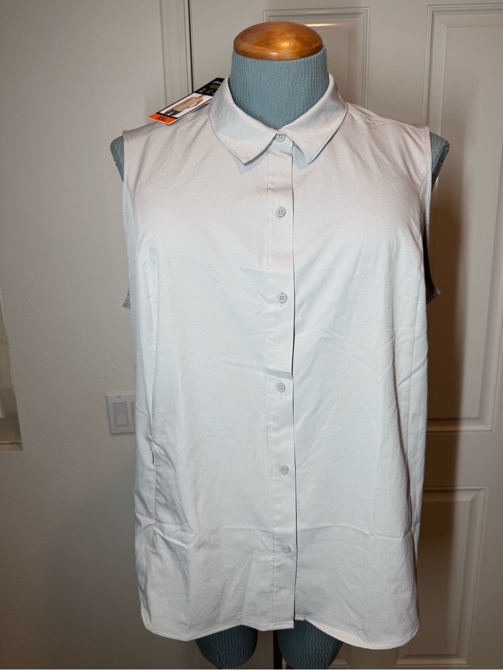 Eddie Bauer Sleeveless Tech Shirt Gray womens size XXL one zipper pocket rt side